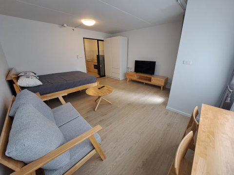 5th Floor furnished room+ wardrobe, City View, 1 bd/1bath/1 kitchen. Easy Access, close to elevator. Smart TV , fridge, and washing machine included