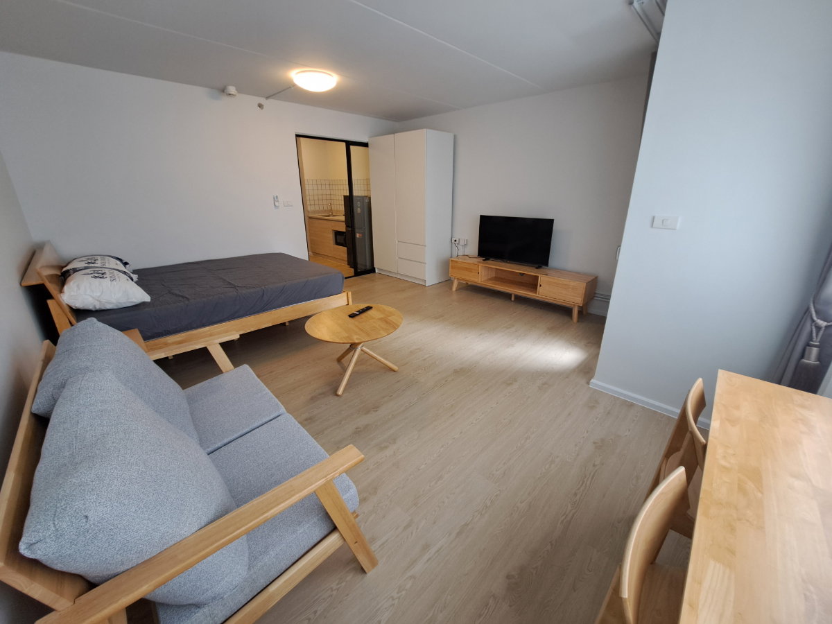 picture 5th Floor furnished room+ wardrobe, City View, 1 bd/1bath/1 kitchen. Easy Access, close to elevator. Smart TV , fridge, and washing machine included - 1/11