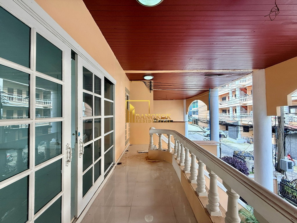 picture Thonglor Classic Home | Spacious 5 Bedroom Townhouse - BR49110TH - 12/38