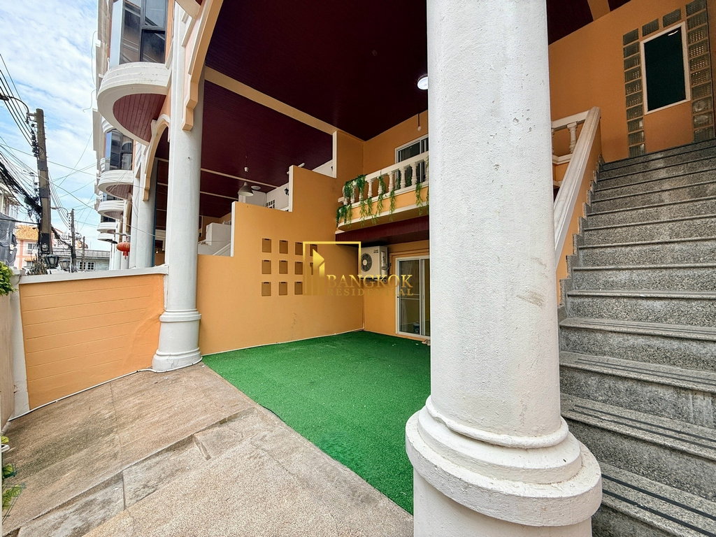 picture Thonglor Classic Home | Spacious 5 Bed Townhouse in Thonglor - BR49108TH - 4/44