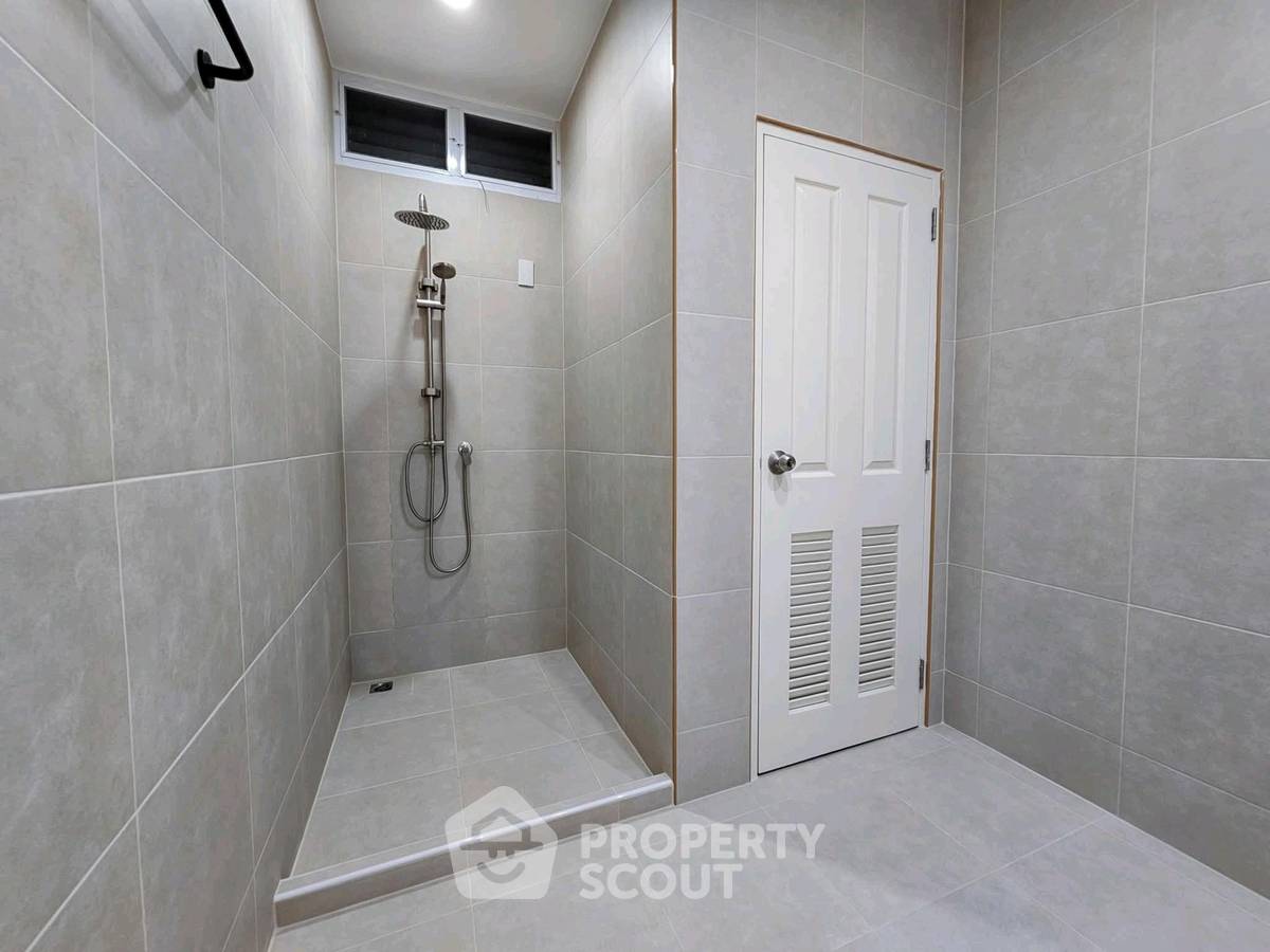 picture 3-BR Townhouse in Bang Rak Yai (ID 3384664) - 27/32