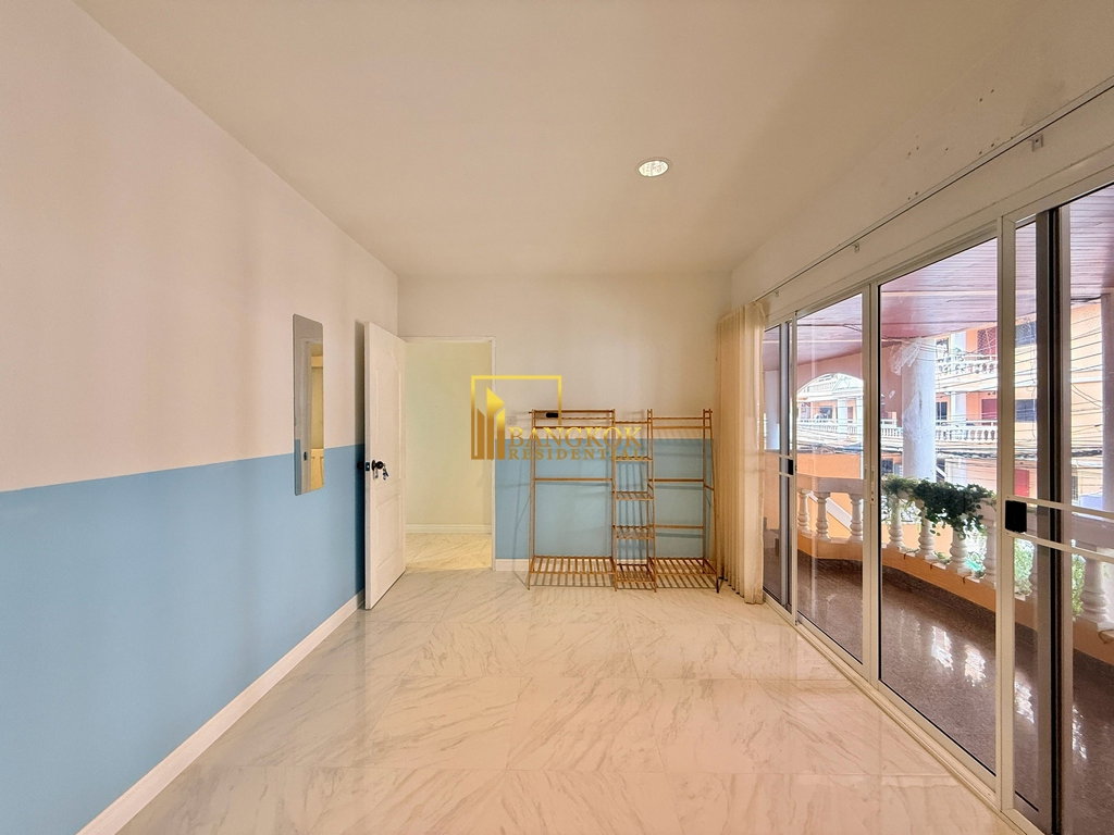 picture Thonglor Classic Home | Spacious 5 Bed Townhouse in Thonglor - BR49108TH - 11/44