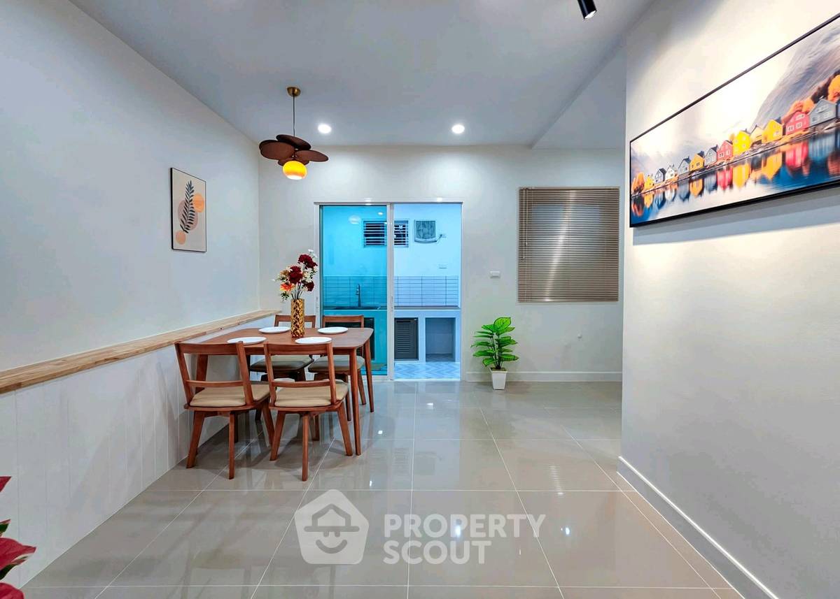 picture 3-BR Townhouse in Bang Rak Yai (ID 3384664) - 10/32