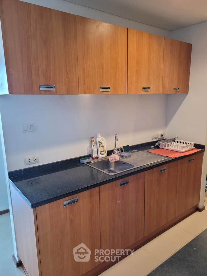 picture 100m To BTS Krung Thon Buri, 1-BR High-Floor Villa Sathorn (ID 3390016) - 3/6