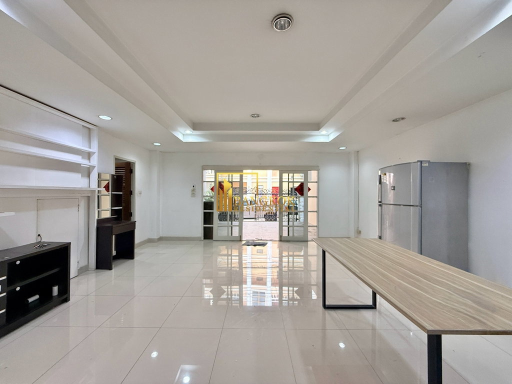 picture Thonglor Classic Home | Spacious 5 Bedroom Townhouse - BR49110TH - 5/38