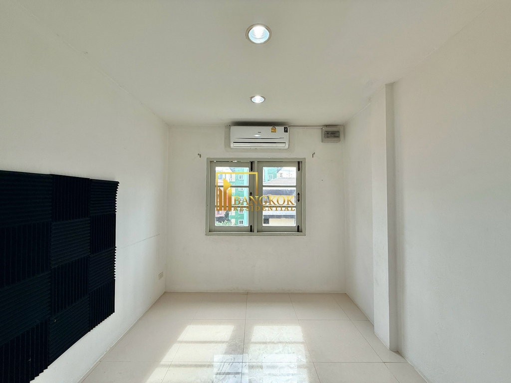 picture Thonglor Classic Home | Spacious 5 Bedroom Townhouse - BR49110TH - 25/38