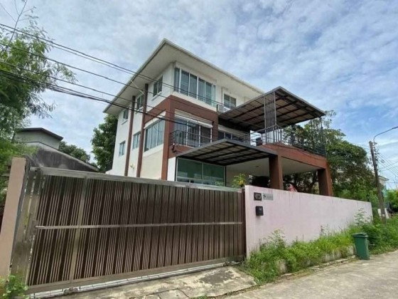 รูป ให้เช่าHome Office บ้านเดี่ยว 3 ชั้น ซอยประเสริฐมนูกิจ เข้าซอยไม่ลึก เกษตรศาสตร์ ลาดปลาเค้า / จอดรถได้ 6 คัน อยู่อาศัยหรือทำโฮมออฟฟิศ จดบริษัทได้ - รูปที่ 2/12