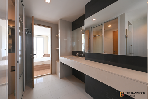 RHYTHM Ratchada-Huaikhwang Easy Start with a City Dweller Lifestyle near MRT Huai Khwang Station