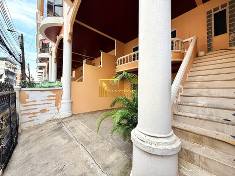 Thonglor Classic Home | Spacious 5 Bedroom Townhouse - BR49110TH