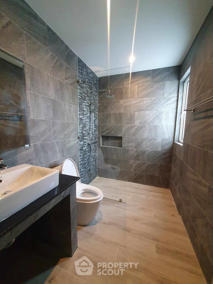 picture 195 Sqm 3-BR Villa In Thap Tai, Hua Hin (ID 1443458) - 6/22
