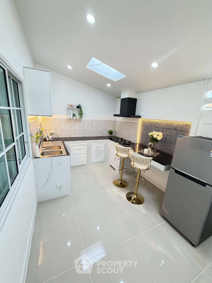 รูป ทาวน์เฮ้าส์ 2 ห้องนอน เลี้ยงสัตว์ได้ ที่ Beautiful Ready-To-Move-In Home (ID 3393471) - รูปที่ 4/28