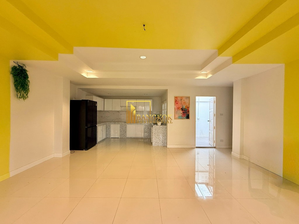 picture Thonglor Classic Home | Spacious 5 Bed Townhouse in Thonglor - BR49108TH - 6/44