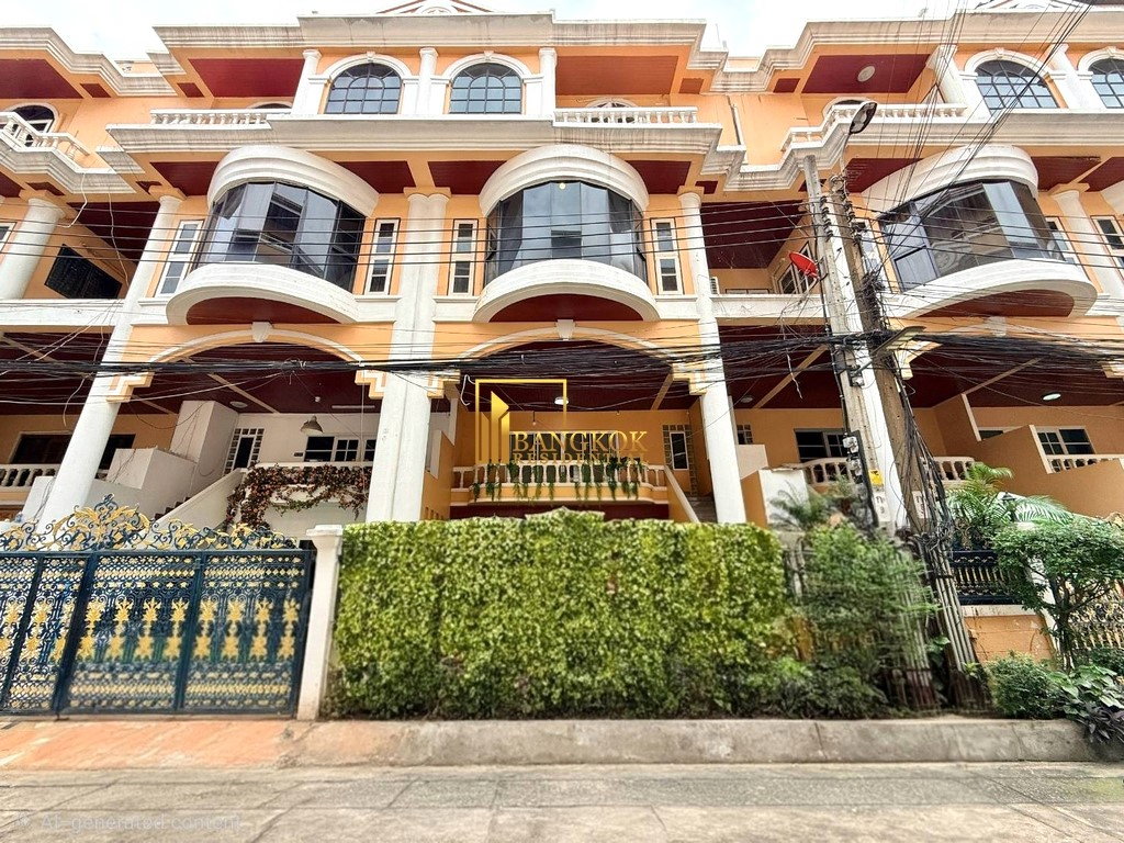 picture Thonglor Classic Home | Spacious 5 Bed Townhouse in Thonglor - BR49108TH - 1/44
