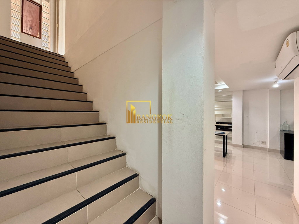 picture Thonglor Classic Home | Spacious 5 Bedroom Townhouse - BR49110TH - 9/38