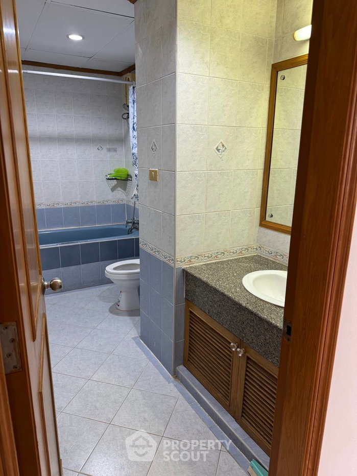 picture 16th-Floor 3-BR Condo At Top View Tower Near BTS Thong Lor (ID 3391825) - 9/14