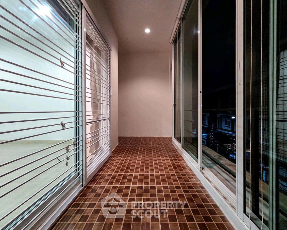 picture 3-BR Townhouse in Bang Rak Yai (ID 3384664) - 28/32