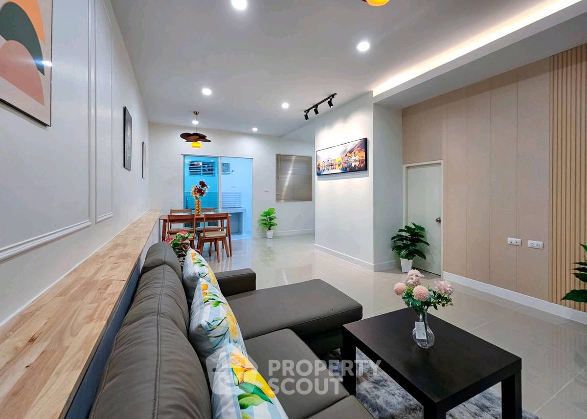 picture 3-BR Townhouse in Bang Rak Yai (ID 3384664) - 1/32
