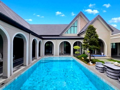 Houses for sale Bang Lamung Chonburi : Private villa Modern classic ready to move in.