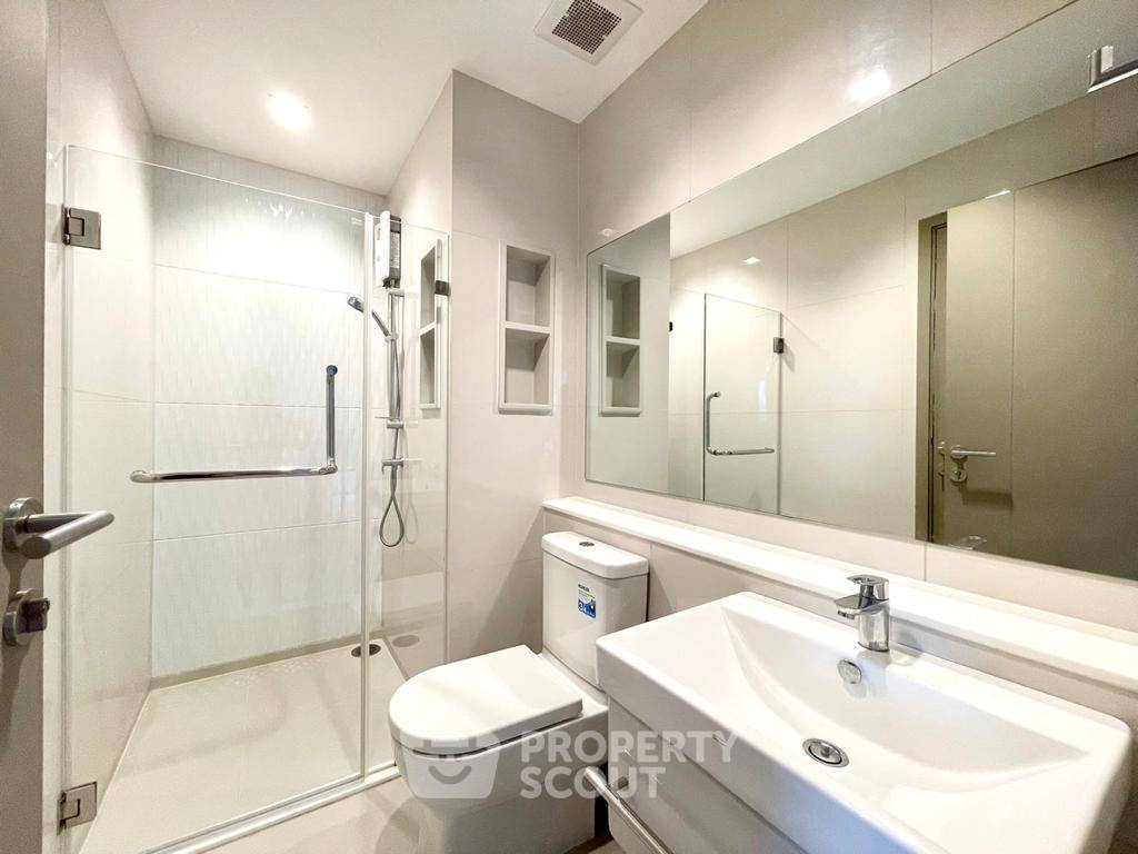 picture 19th-Floor 2-BR Life Asoke - Rama 9 Near MRT Phra Ram 9 (ID 722310) - 2/14