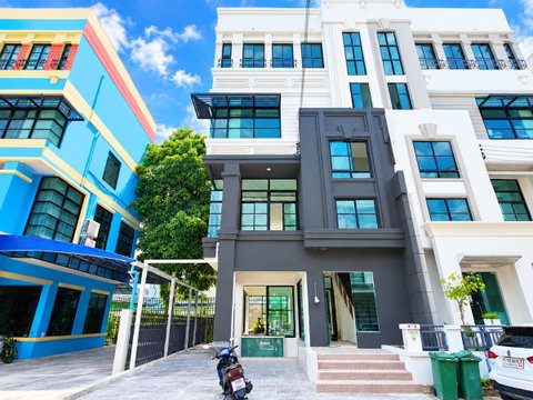 ขายโฮมออฟฟิศ 4 ชั้น รีโนเวทใหม่ บ้านกลางกรุง Office Park ลาดพร้าว 71