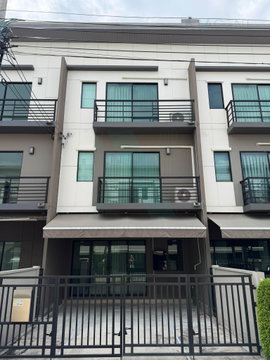 ให้เช่าทาวน์เฮาส์ 3 ชั้น บ้านกลางเมือง พหลโยธิน - รามอินทรา 3 ห้องนอน 3 ห้องน้ำ