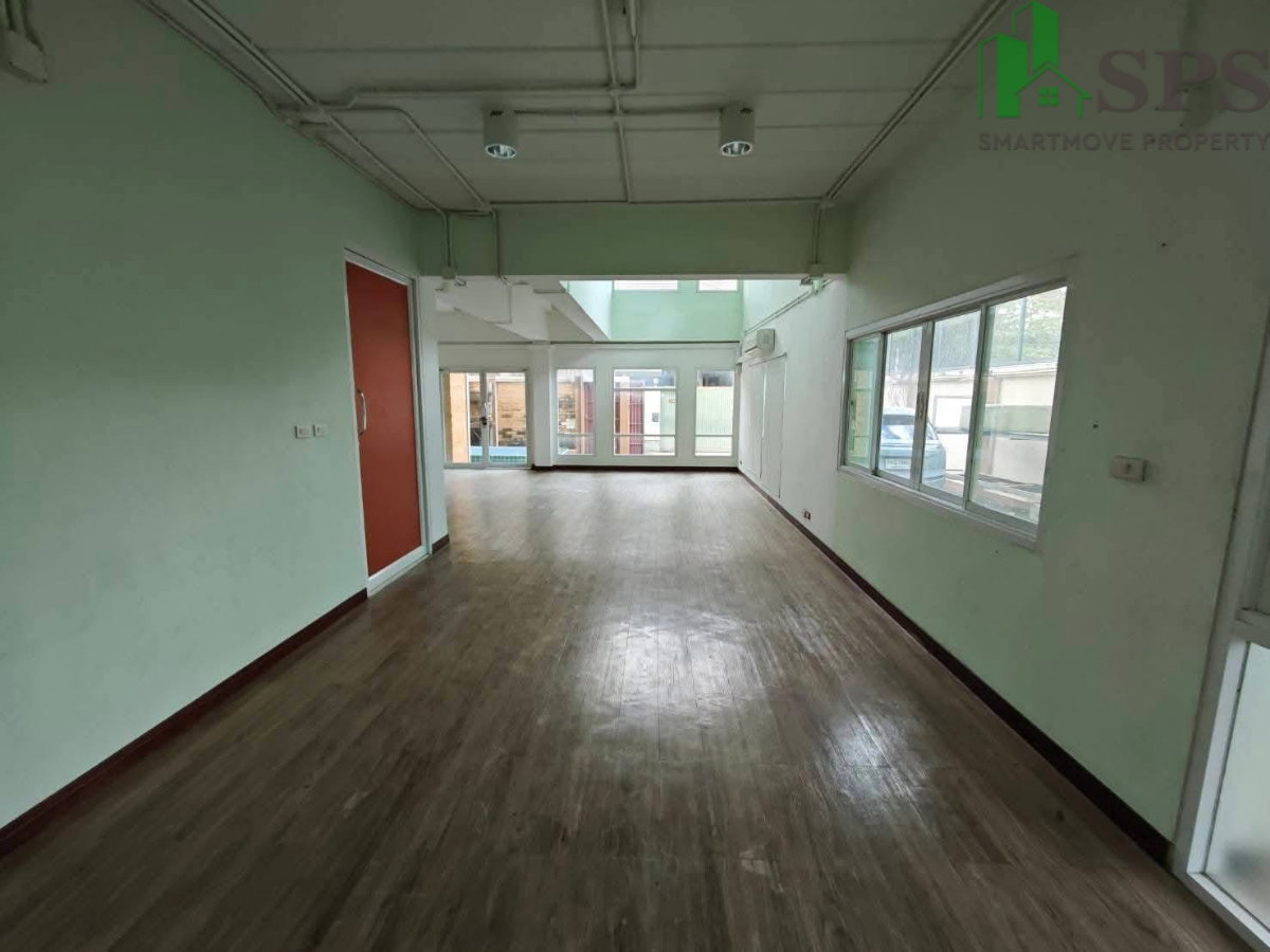picture Office Building for Rent | On Nut 66 Near MRT Yellow Line, Si Srinagarindra 38 Station (SPSMG132) - 3/16
