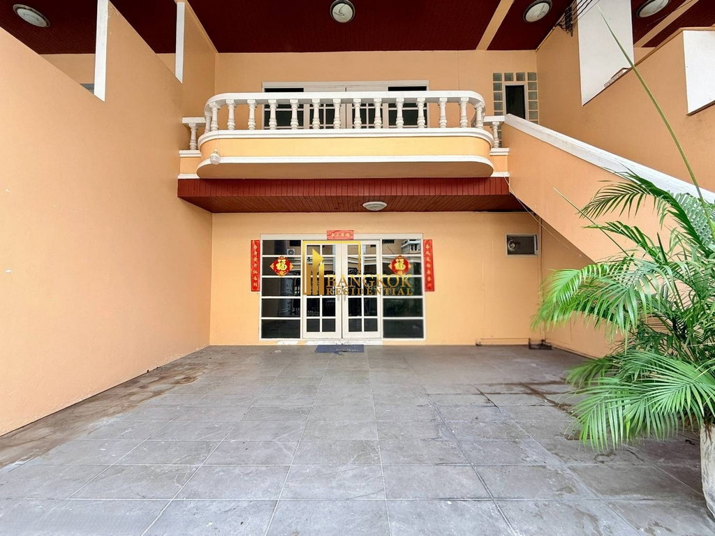 picture Thonglor Classic Home | Spacious 5 Bedroom Townhouse - BR49110TH - 3/38