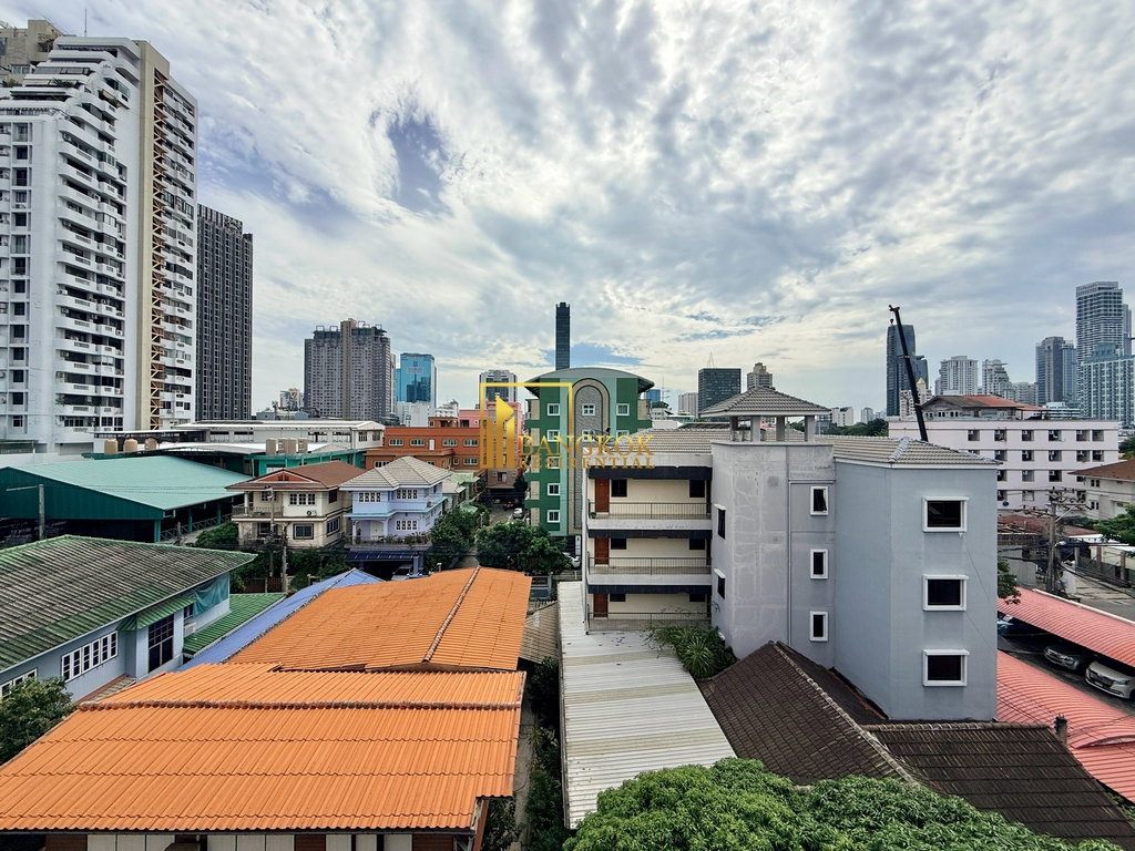 picture Thonglor Classic Home | Spacious 5 Bedroom Townhouse - BR49110TH - 37/38