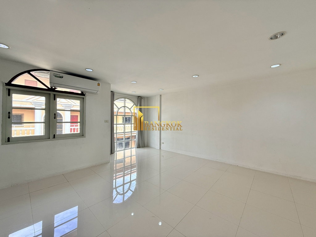 picture Thonglor Classic Home | Spacious 5 Bedroom Townhouse - BR49110TH - 21/38