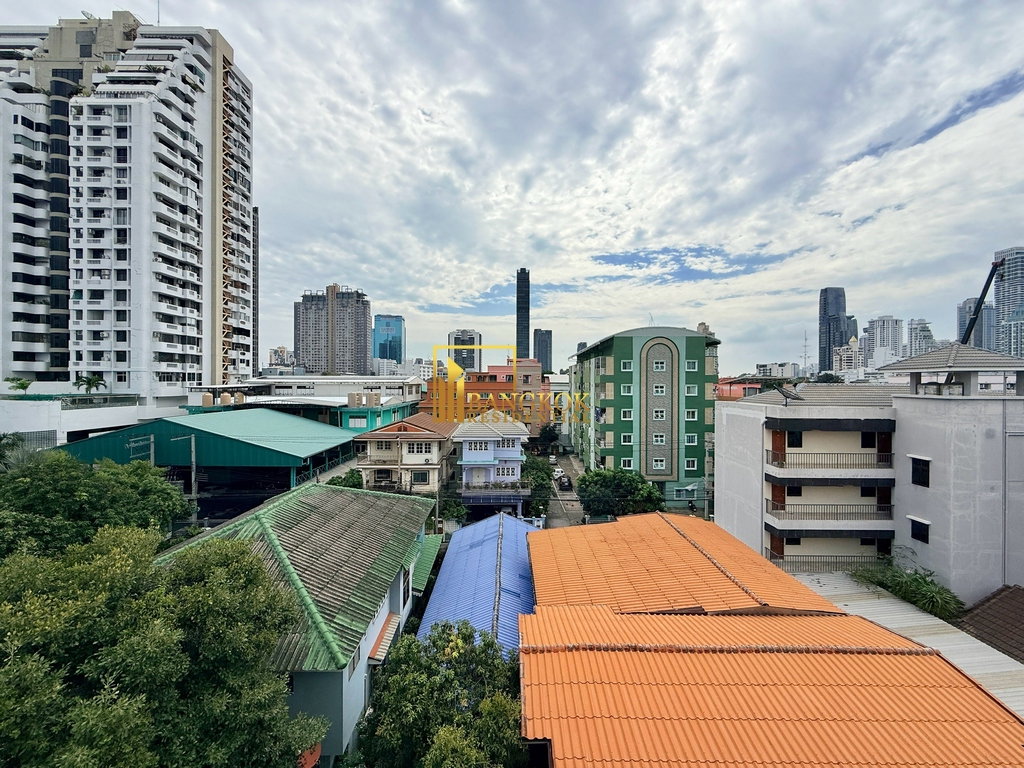 picture Thonglor Classic Home | Spacious 5 Bed Townhouse in Thonglor - BR49108TH - 43/44