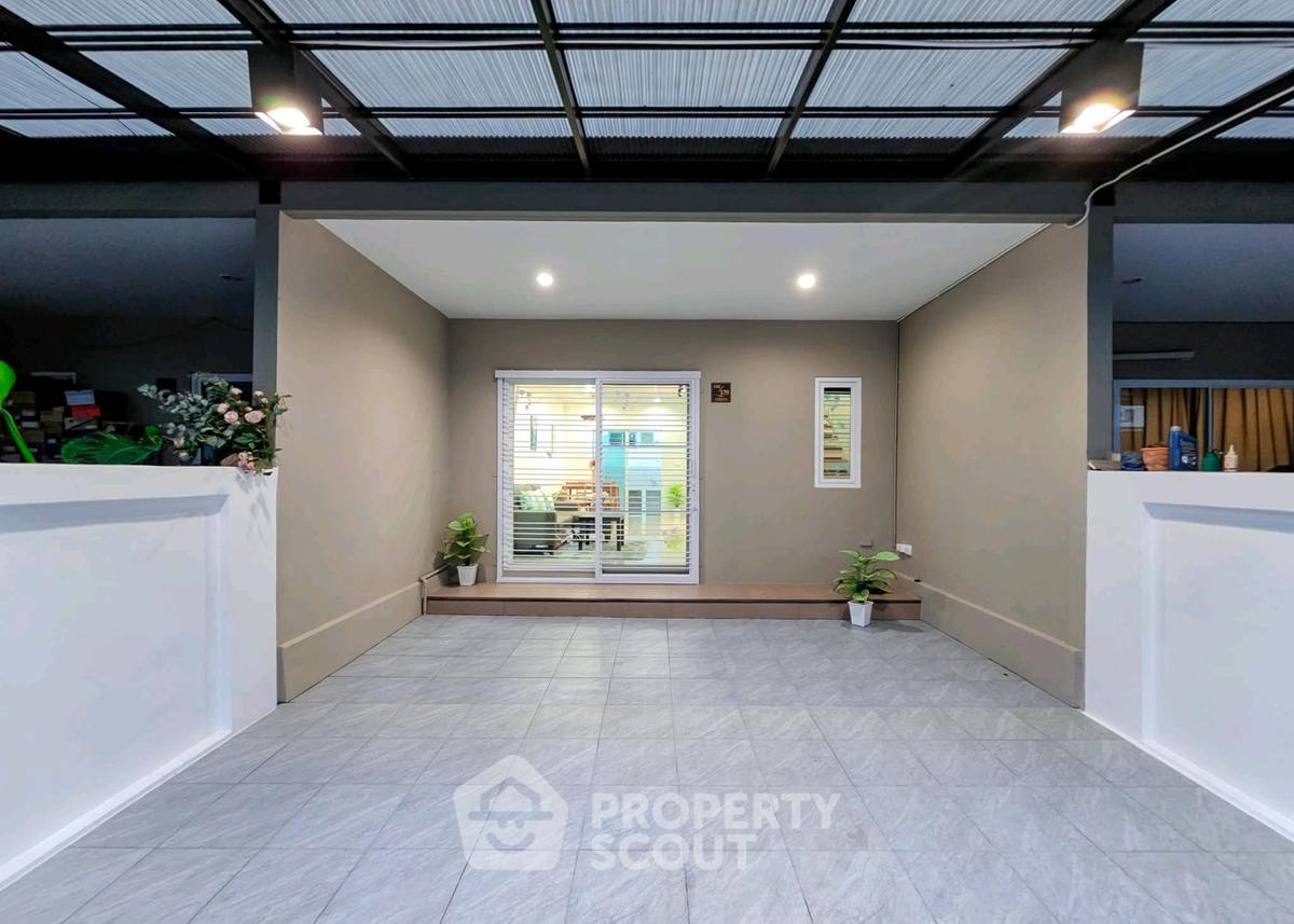 picture 3-BR Townhouse in Bang Rak Yai (ID 3384664) - 4/32