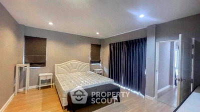 Houses for sale Bangkok : 3-BR House in Saphan Sung (ID 3393004)