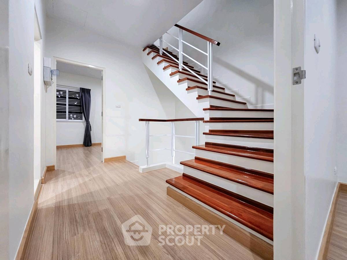 picture 3-BR Townhouse in Bang Rak Yai (ID 3384664) - 32/32