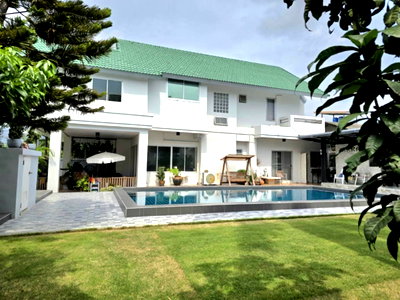 Houses for sale Bang Lamung Chonburi : Baan Suansuwatana with private pool only 9.9 MB