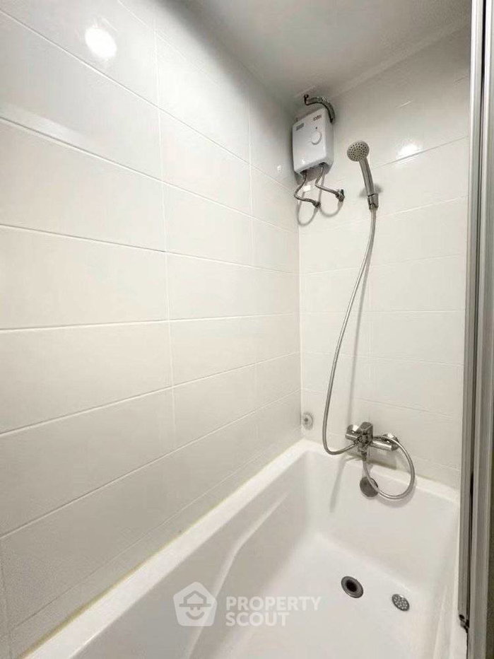 picture 1-BR Condo At Lumpini Place Rama 9–Ratchada Near MRT Phra Ram 9 (ID 3393232) - 11/15
