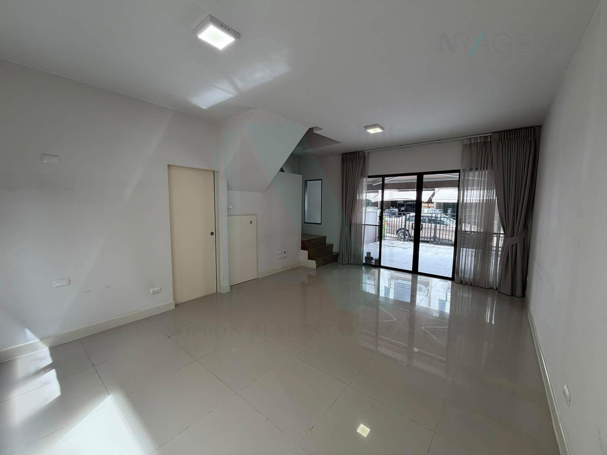 รูป 📌 ขายทาวน์เฮาส์ โครงการ บ้านกลางเมือง พหลโยธิน - รามอินทรา 3 ชั้น 3 ห้องนอน 3 ห้องน้ำ - รูปที่ 2/8