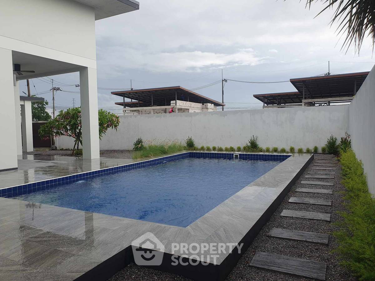 picture 195 Sqm 3-BR Villa In Thap Tai, Hua Hin (ID 1443458) - 2/22