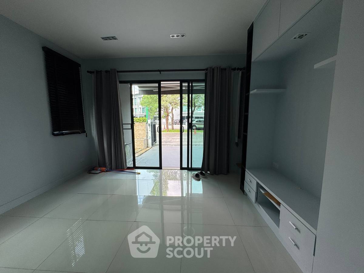 picture 3-BR Townhouse in Thung Song Hong (ID 3399371) - 1/9