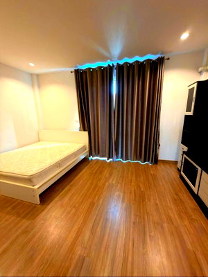ทาวน์โฮมให้เช่า : ให้เช่าทาวน์เฮ้าส์ ราคา 28000 บาท 3 ห้องนอน 2 ห้องน้ำ จอดรถยนต์ได้ 3 คัน หลังอิมพีเรียลสำโรง