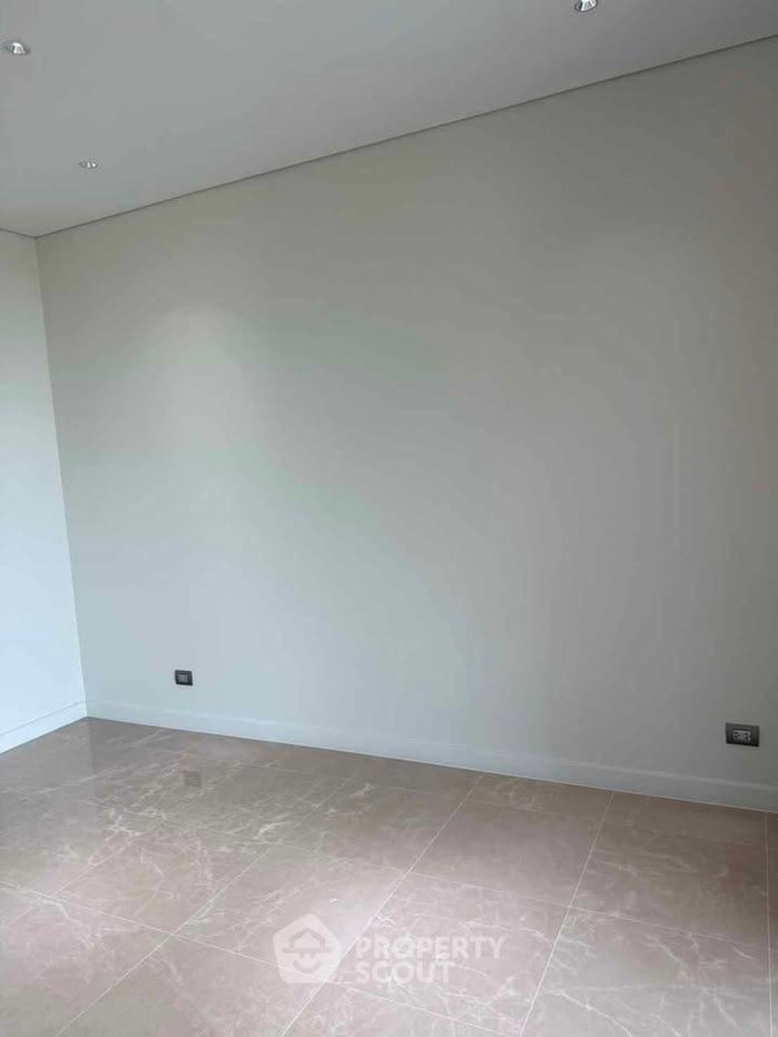 picture 2-BR Condo at Sindhorn Residence near BTS Ratchadamri (ID 3399452) - 4/18