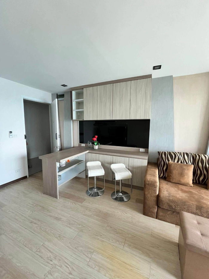 picture ð Condo for rent at The Ultimate River Beach, located right by the sea at Saeng Chan Beach, Rayong. - 9/16