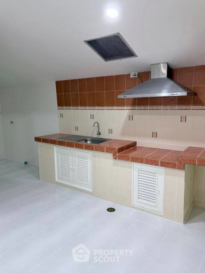 picture Pet-Friendly 4-BR Townhouse At Pruksa Ville 18 (ID 3396415) - 2/4