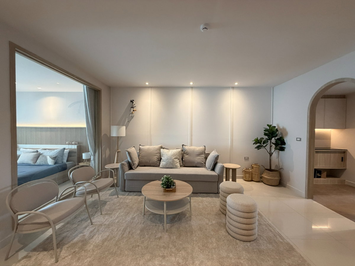 picture Beachfront Jomtien condo renovated only 30k THB - 5/18
