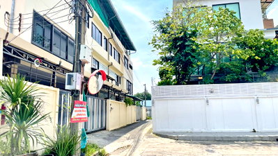 บ้านเดี่ยวให้เช่า : ให้เช่า บ้านเดี่ยวขนาดใหญ่ 4 ชั้น หลังมุม  ข้างCentral แจ้งวัฒนะ28