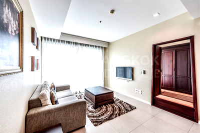 Condos for sale : Move-in Ready, Just Bring Your Stuff The River near BTS Saphan Taksin