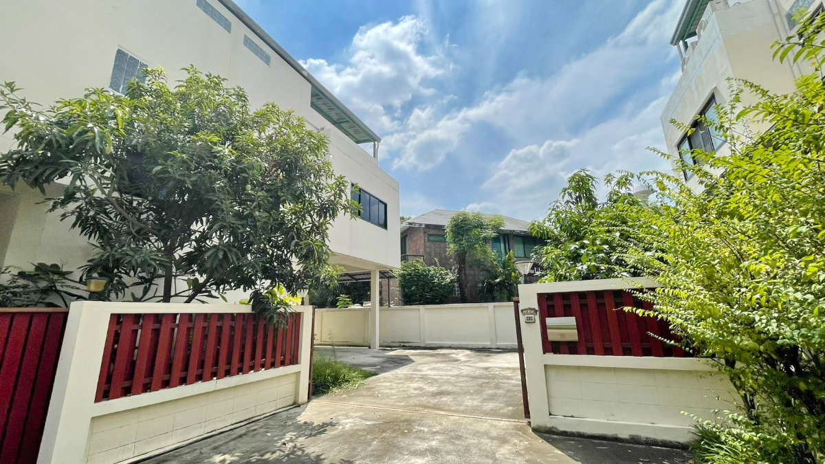 รูป ให้เช่า บ้านแฝด 3 ชั้น มีดาดฟ้า หลังใหญ่มาก ใกล้ Central แจ้งวัฒนะ28 - รูปที่ 1/19