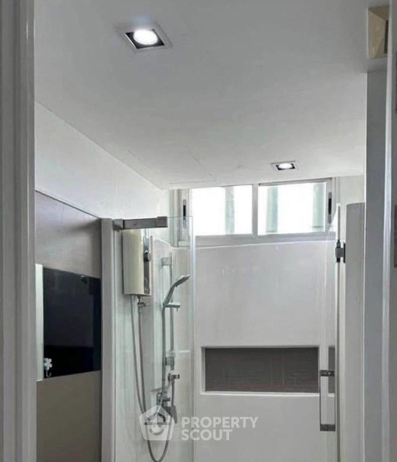 รูป คอนโด 2-ห้องนอน ที่ เดอะ รูม สาทร-ตากสิน ใกล้ BTS โพธิ์นิมิตร (ID 3384548) - รูปที่ 5/6