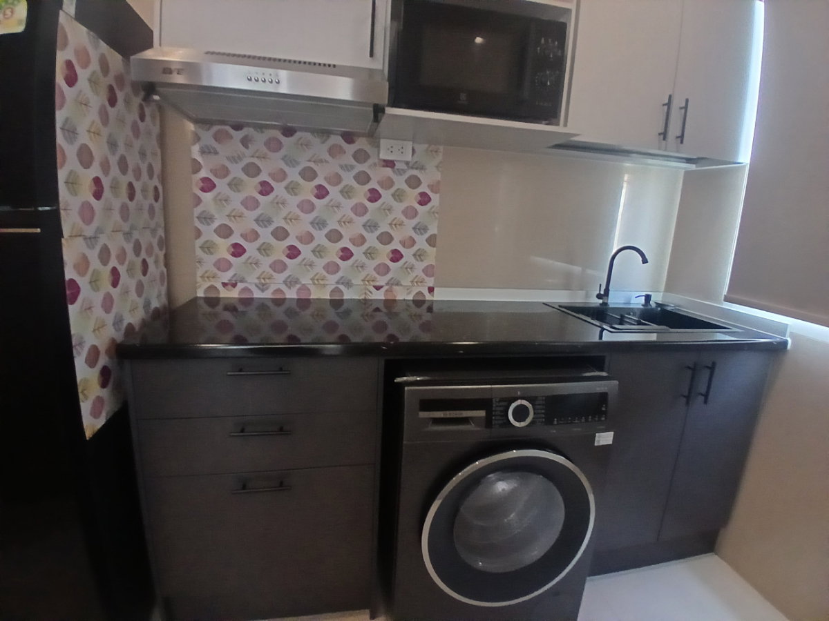 picture Happy Condominium, Lardprao 101, 5th floor, corner room. - 15/20