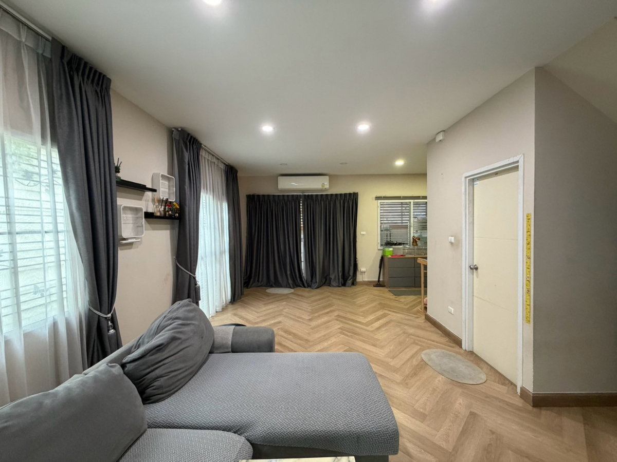 picture Corner Townhome for Sale – Only 5 Minutes from Central Westgate! - 8/18