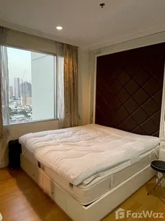 Beautifully furnished studio condo on the 23rd floor, offere 6855662